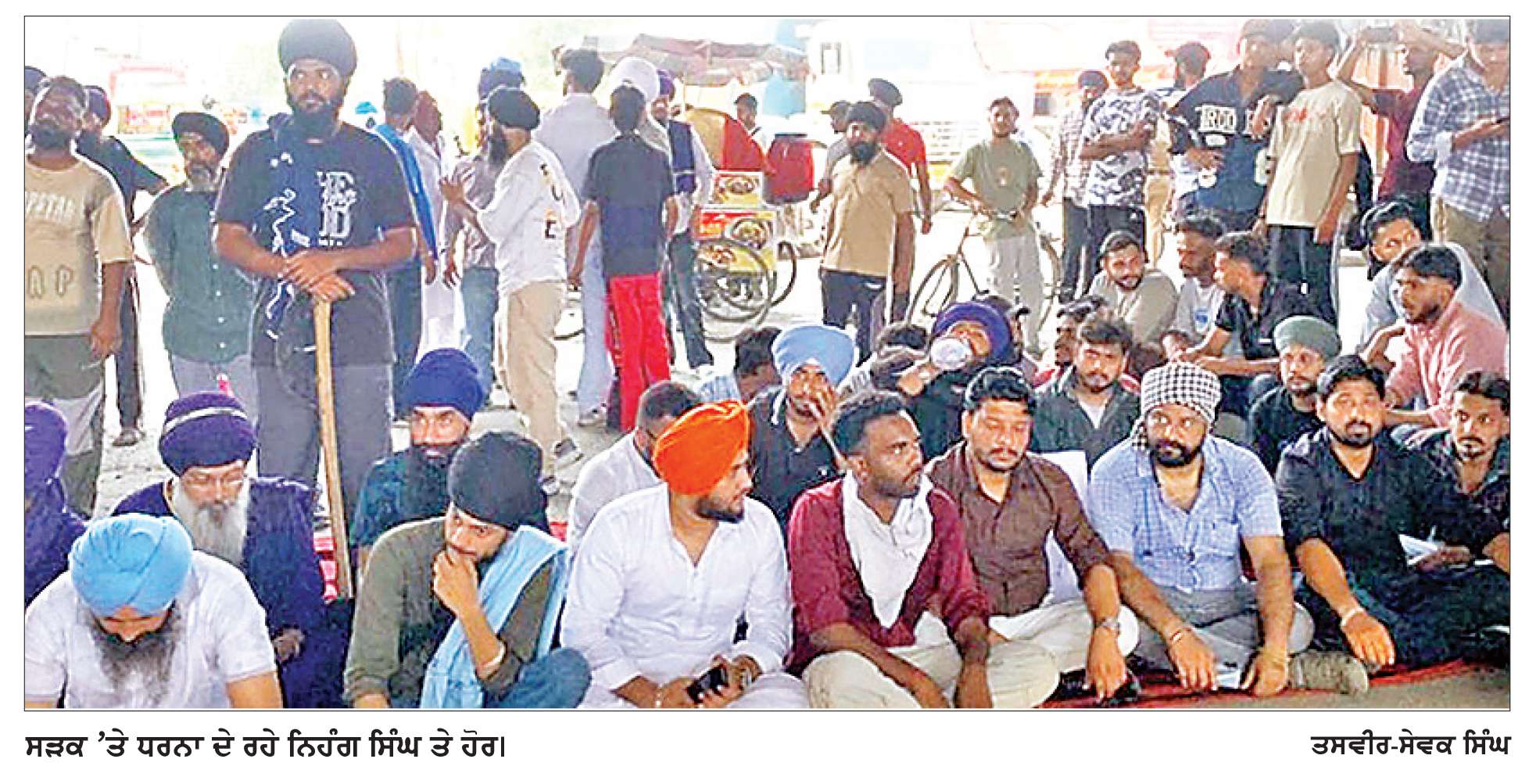  ਸਿੱਖ ਗੁਰੂਆਂ ਖਿਲਾਫ਼ ਸੋਸ਼ਲ ਮੀਡੀਆ ’ਤੇ ਇਤਰਾਜ਼ਯੋਗ ਟਿੱਪਣੀਆਂ ਕਰਨ ਦੇ ਮਾਮਲੇ ’ਚ ਨਾਮਜ਼ਦ ਦੋਸ਼ੀ ਦੀ ਗ੍ਰਿਫਤਾਰੀ ਦੀ ਮੰਗ ਨੂੰ ਲੈ ਕੇ ਨਿਹੰਗ ਸਿੰਘਾਂ ਵਲੋਂ ਪ੍ਰਦਰਸ਼ਨ