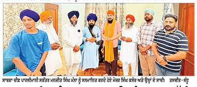 ਹਜ਼ੂਰ ਸਾਹਿਬ ਦੇ ਦਰਸ਼ਨ ਕਰਨ ਉਪਰੰਤ ਵਾਪਸ ਪੁੱਜੀ ਸੰਗਤ ਵਲੋਂ ਸਾਬਕਾ ਸੰਸਦੀ ਸਕੱਤਰ ਮੰਨਾ ਦਾ ਸਨਮਾਨ