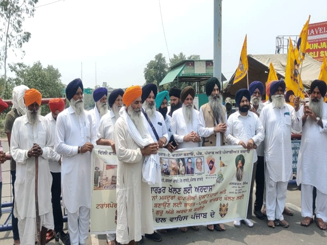 ਭਾਰਤ-ਪਾਕਿਸਤਾਨ ਵਪਾਰ ਚਲਾਉਣ ਸਬੰਧੀ ਅਕਾਲੀ ਦਲ ਵਾਰਿਸ ਪੰਜਾਬ ਦੇ ਵਲੋਂ ਅਟਾਰੀ ਸਰਹੱਦ 'ਤੇ ਅਰਦਾਸ ਬੇਨਤੀ 