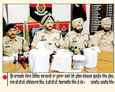 ਸਰਹੱਦ ਪਾਰ ਤੋਂ ਪੁੱਜੀ 50 ਕਰੋੜ ਦੀ ਹੈਰੋਇਨ ਦੀ ਖੇਪ ਬਰਾਮਦ
2 ਲੱਖ ਦੀ ‘ਡਰਗ ਮਨੀ’ ਸਮੇਤ 2 ਤਸਕਰ ਕਾਬੂ, 2 ਹੋਰ ਨਾਮਜ਼ਦ