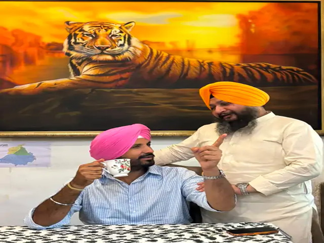ਜੰਗਲ ’ਚ ਸ਼ੇਰ ਸਿਰਫ਼ ਇਕ ਹੀ ਹੁੰਦਾ ਹੈ, ਕੁਲਬੀਰ ਸਿੰਘ ਜੀਰਾ ਨੇ ਰਾਜਾ ਵੜਿੰਗ ਨਾਲ ਸਾਂਝੀ ਕੀਤੀ ਤਸਵੀਰ