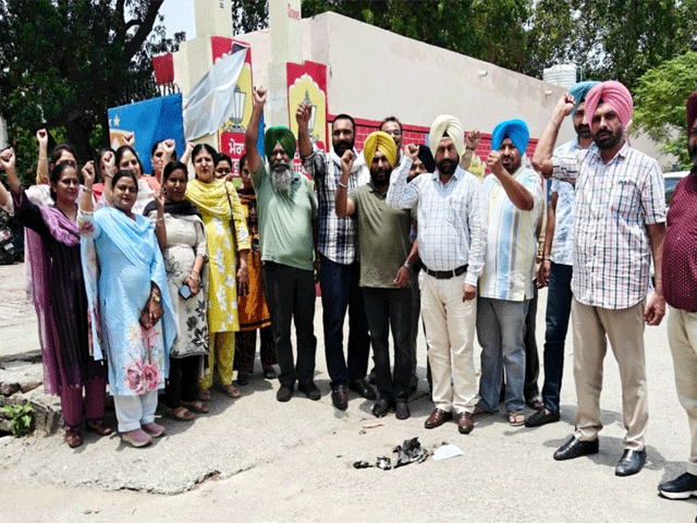 ਛੁੱਟੀ ਵਾਲੇ ਦਿਨ ਸਕੂਲਾਂ 'ਚ ਹਾਜ਼ਰ ਰਹਿਣ ਦੇ ਨਾਦਰਸ਼ਾਹੀ ਫੈਸਲੇ ਦਾ ਅਧਿਆਪਕ ਵਰਗ 'ਚ ਭਾਰੀ ਰੋਸ