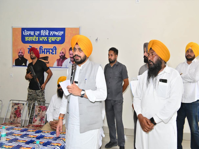 ਤਰੁਣਪ੍ਰੀਤ ਸਿੰਘ ਸੌਂਦ ਨੇ ਖੰਨਾ ਦੇ ਪਿੰਡ ਮਹਿੰਦੀਪੁਰ ਵਿਖੇ ਕੀਤੀ ਲੋਕ ਮਿਲਣੀ 