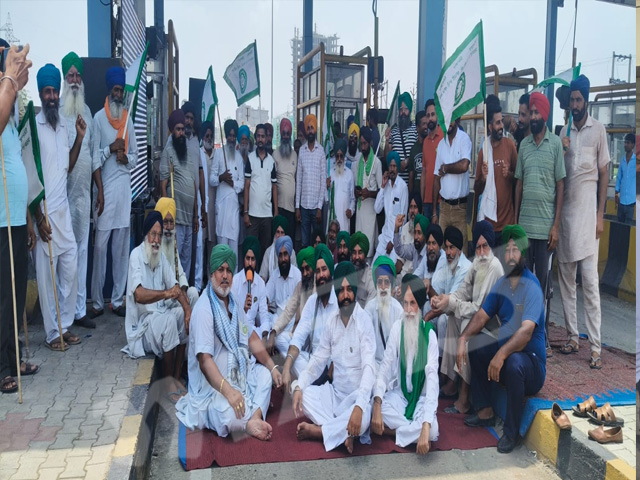 ਖਰੜ ਨੇੜੇ ਭਾਗੂ ਮਾਜਰਾ ਤੇ ਬਜਹੇੜੀ ਟੋਲ ਪਲਾਜ਼ੇ ’ਤੇ ਕਿਸਾਨਾਂ ਨੇ ਦਿੱਤਾ ਧਰਨਾ
