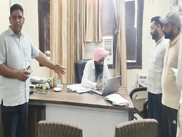 ਸਬ-ਤਹਿਸੀਲ ਮਾਛੀਵਾੜਾ ’ਚ ਭ੍ਰਿਸ਼ਟਾਚਾਰ ਦੇ ਦੋਸ਼ਾਂ ਨੂੰ ਲੈ ਕੇ ਹੰਗਾਮਾ