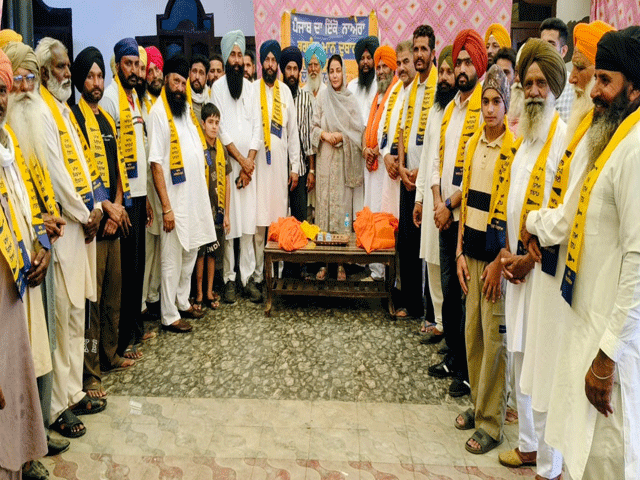 ਮਾਨ ਸਰਕਾਰ ਦੀਆਂ ਨੀਤੀਆਂ ਤੋਂ ਪ੍ਰਭਾਵਿਤ ਹੋ ਕੇ 25 ਪਰਿਵਾਰ ਅਕਾਲੀ ਦਲ ਤੇ ਕਾਂਗਰਸ ਨੂੰ ਛੱਡ ਕੇ 'ਆਪ' ਵਿਚ ਸ਼ਾਮਿਲ