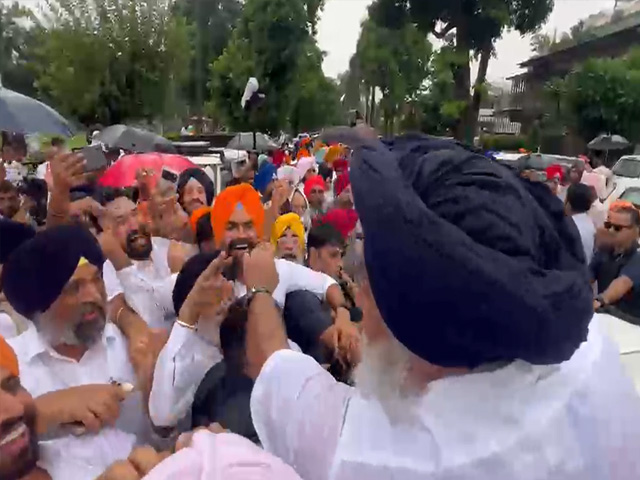 ਵਰ੍ਹਦੇ ਮੀਂਹ ’ਚ ਸਿੱਟ ਦਫ਼ਤਰ ਪੁੱਜੇ ਸਮਰਥਕਾਂ ਦਾ ਦਿਲੋਂ ਕਰਦਾ ਹਾਂ ਧੰਨਵਾਦ- ਸੁਖਬੀਰ ਸਿੰਘ ਬਾਦਲ