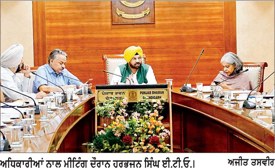 ਪੰਜਾਬ ਸਰਕਾਰ ਸੂਬਾ ਵਾਸੀਆਂ ਨੂੰ ਬਿਹਤਰ ਅਵਾਜਾਈ ਨੈਟਵਰਕ ਮੁਹੱਈਆ ਕਰਵਾਉਣ ਲਈ ਵਚਨਬੱਧ-ਈ. ਟੀ. ਓ.