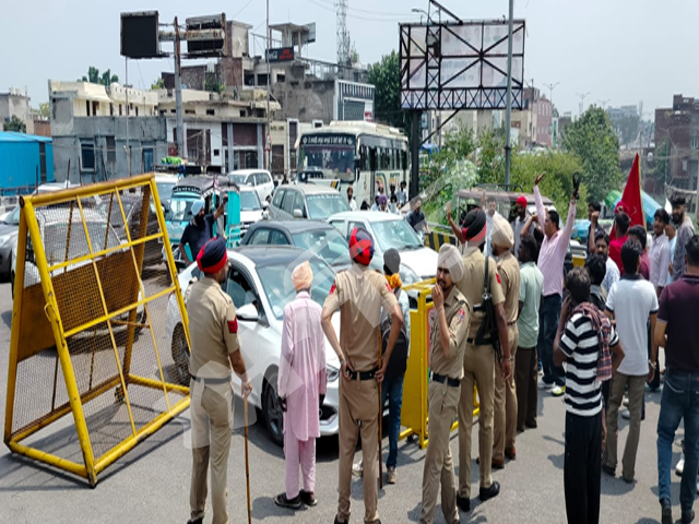 ਵਾਲਮੀਕੀ ਭਾਈਚਾਰੇ ਵਲੋਂ ਭੰਡਾਰੀ ਪੁੱਲ ਜਾਮ ਕਰਕੇ ਧਰਨਾ   