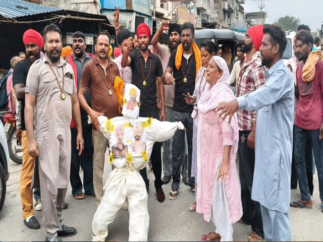 ਕਸਬਾ ਚੋਗਾਵਾਂ 'ਚ ਰੋਸ ਪ੍ਰਦਰਸ਼ਨ ਕਰਕੇ ਪੰਜਾਬ ਸਰਕਾਰ ਤੇ ਪੁਲਿਸ ਦੇ ਪੁਤਲੇ ਫੂਕੇ