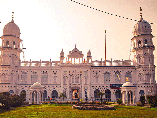 ਸ਼੍ਰੋਮਣੀ ਕਮੇਟੀ ਨੇ ਗੁਰੂ ਨਾਨਕ ਦੇਵ ਜੀ ਦੇ ਪ੍ਰਕਾਸ਼ ਪੁਰਬ ਮੌਕੇ ਜਥੇ ਨਾਲ ਪਾਕਿਸਤਾਨ ਜਾਣ ਦੇ ਚਾਹਵਾਨ ਸ਼ਰਧਾਲੂਆਂ ਤੋਂ 10 ਅਗਸਤ ਤੱਕ ਪਾਸਪੋਰਟ ਮੰਗੇ