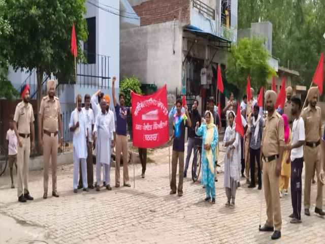 ਪੰਜਾਬ ਬੰਦ ਦੇ ਸੱਦੇ ’ਤੇ ਹੰਡਿਆਇਆ ਵਿਖੇ ਸਫ਼ਾਈ ਸੇਵਕਾਂ ਨੇ ਕੀਤੀ ਰੋਸ ਰੈਲੀ ਕੱਢੀ