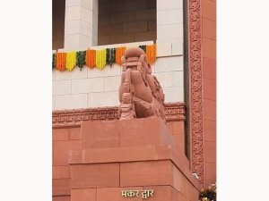 ਐਨਡੀਏ ਦੇ ਸੰਸਦ ਮੈਂਬਰ ਵਿਰੋਧੀ ਧਿਰ ਦੇ ਖ਼ਿਲਾਫ਼ ਤਖ਼ਤੀਆਂ ਲੈ ਕੇ ਸੰਸਦ ਦੇ ਮਕਰ ਦੁਆਰ ਵੱਲ  ਕਰਨਗੇ ਮਾਰਚ