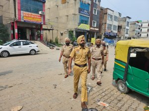 ਸੁਤੰਤਰਤਾ ਦਿਵਸ ਦੇ ਮੱਦੇਨਜ਼ਰ ਜ਼ੀਰਕਪੁਰ ਪੁਲਿਸ ਨੇ ਚਲਾਈ ਚੈਕਿੰਗ ਮੁਹਿੰਮ ਤੇ ਕੀਤਾ ਫਲੈਗ ਮਾਰਚ