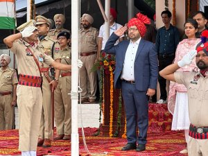 ਕੈਬਨਿਟ ਮੰਤਰੀ ਡਾਕਟਰ ਰਵਜੋਤ ਸਿੰਘ ਨੇ ਕੌਮੀ ਝੰਡਾ, ਚੜ੍ਹਾਉਣ ਦੀ ਰਸਮ ਅਦਾ ਕੀਤੀ