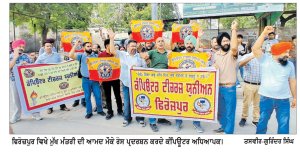 ਆਜ਼ਾਦੀ ਦਿਹਾੜੇ ’ਤੇ ਹੱਕ ਮੰਗਣ ਨਿਕਲੇ ਕੰਪਿਊਟਰ ਅਧਿਆਪਕਾਂ ’ਤੇ ਪੁਲਿਸ ਦਾ ਸ਼ਿਕੰਜਾ