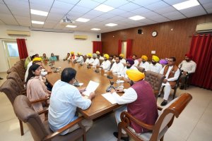 ਮੁੱਖ ਮੰਤਰੀ ਭਗਵੰਤ ਮਾਨ ਨੇ ਜ਼ਿਲ੍ਹਾ ਪ੍ਰੀਸ਼ਦ ਦੇ ਚੇਅਰਮੈਨਾਂ ਅਤੇ ਵਾਈਸ ਚੇਅਰਮੈਨਾਂ ਨਾਲ ਕੀਤੀ ਮੀਟਿੰਗ