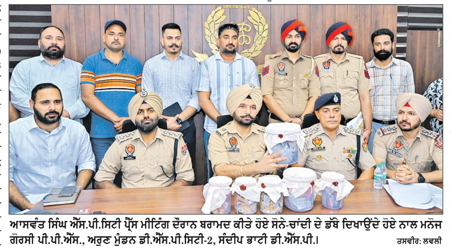 ਸੁਨਿਆਰੇ ਦੇ ਘਰੋਂ ਕਰੋੜਾਂ ਰੁਪਏ ਦੇ ਗਹਿਣੇ
ਚੋਰੀ ਕਰਨ ਦੇ ਮਾਮਲੇ ’ਚ 4 ਗ੍ਰਿਫਤਾਰ