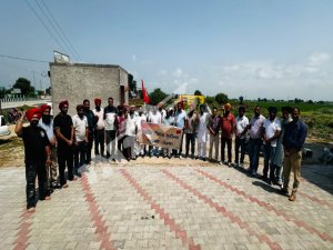 ਮੰਗਾਂ ਨੂੰ ਲੈ ਕੇ ਸੈਂਕੜੇ ਅਧਿਆਪਕ ਨਾਅਰੇਬਾਜ਼ੀ ਕਰਦੇ ਹੋਏ ਸੰਗਰੂਰ ਲਈ ਰਵਾਨਾ