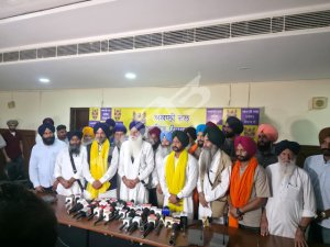 ਅਕਾਲੀ ਦਲ ਵਾਰਸ ਪੰਜਾਬ ਦੇ  ਨੂੰ ਵੱਡਾ ਹੁਲਾਰਾ,   ਵੱਖ ਵੱਖ ਪਾਰਟੀਆਂ ਛੱਡ ਕੇ ਕਈ ਆਗੂ ਹੋਏ ਪਾਰਟੀ ਵਿਚ ਸ਼ਾਮਿਲ