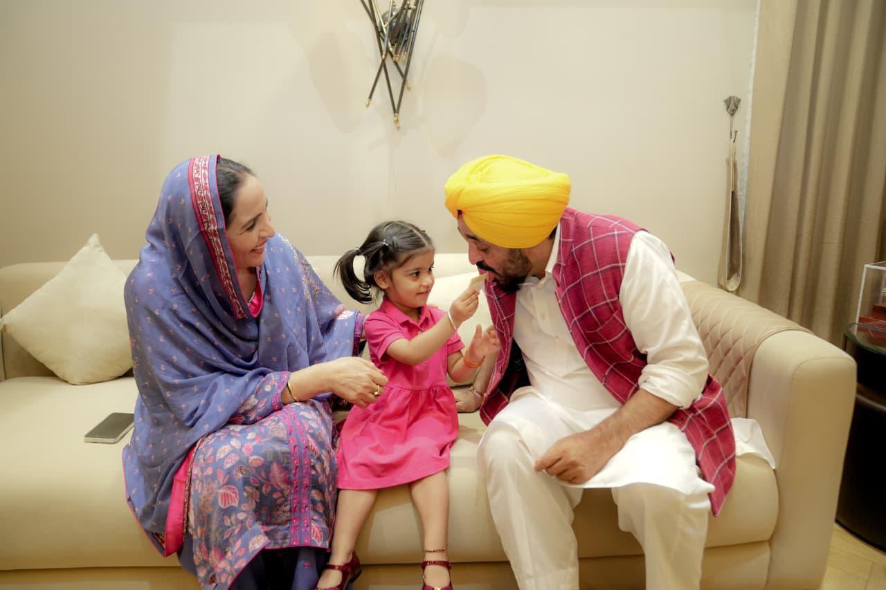 ਮੁੱਖ ਮੰਤਰੀ ਮਾਨ ਨੇ ਆਪਣੀ ਭੈਣ ਨਾਲ ਮਨਾਇਆ ਰੱਖੜੀ ਦਾ ਤਿਉਹਾਰ