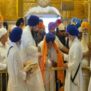 ਸੁਖਬੀਰ ਸਿੰਘ ਬਾਦਲ ਤੇ ਹਰਸਿਮਰਤ ਕੌਰ ਬਾਦਲ ਸ੍ਰੀ ਹਰਿਮੰਦਰ ਸਾਹਿਬ ਵਿਖੇ ਹੋਏ ਨਤਮਸਤਕ