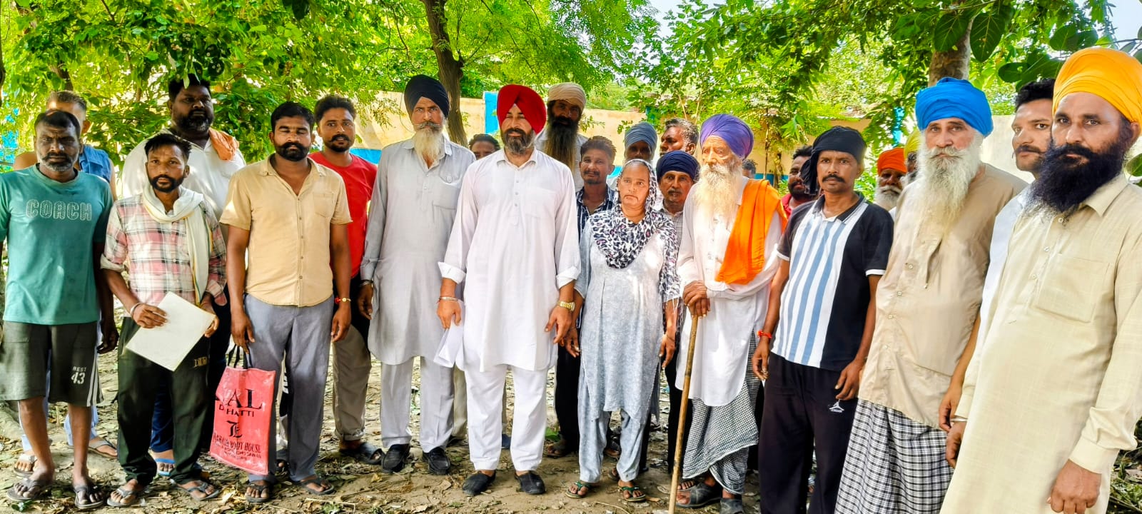 ਪਿੰਡ ਚੱਕ ਮਸ਼ਰੀ ਖਾਂ 'ਚ ਮੁਕੱਦਮਾ ਦਰਜ ਕਰਵਾਉਣ ਵਾਲਾ ਸਾਹਿਬ ਸਿੰਘ ਜ਼ਿੰਦਾ, ਵਿਰੋਧੀ ਧਿਰ ਵਲੋਂ ਮੌਤ ਦਾ ਗਲਤ ਪ੍ਰਚਾਰ: ਪਿੰਡ ਵਾਸੀ