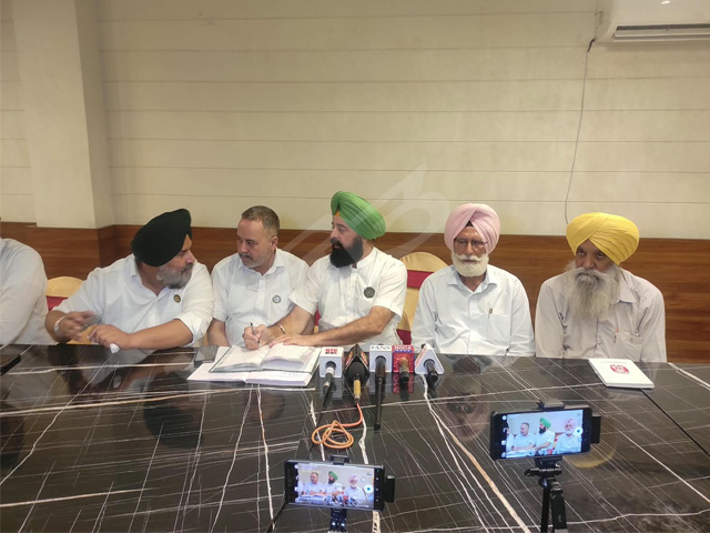 ਚੰਡੀਗੜ੍ਹ ਮੁਹਾਲੀ ਸਰਹੱਦ 'ਤੇ ਲੱਗੇ ਕਿਸਾਨੀ ਮੋਰਚੇ ਦੇ ਤੀਜੇ ਦਿਨ ਮੀਟਿੰਗ ਕਰਕੇ ਅਗਲੀ ਰਣਨੀਤੀ ਤਿਆਰ