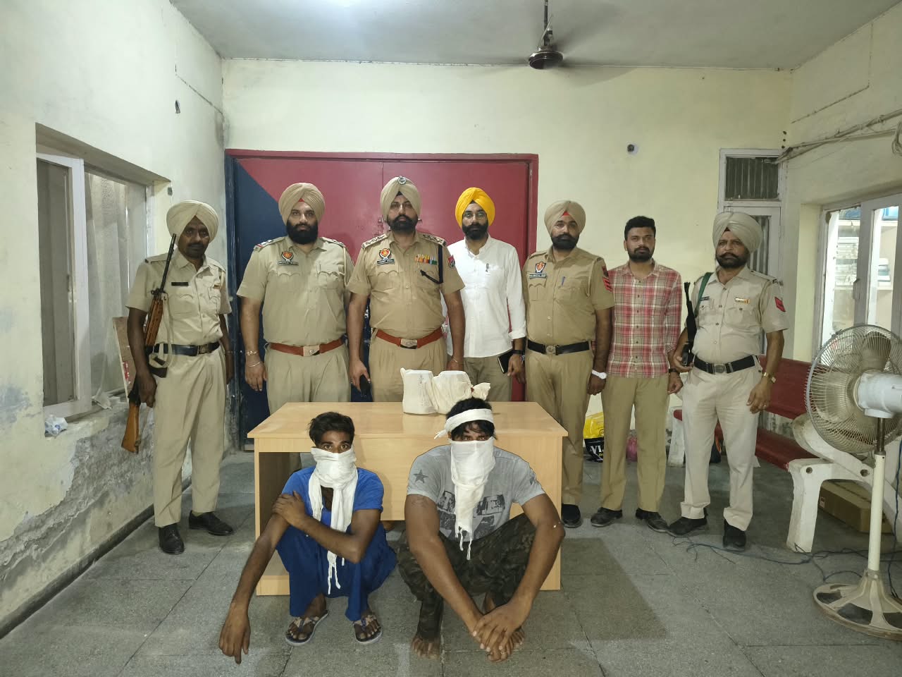 ਸਰਹੱਦੀ ਇਲਾਕੇ 'ਚ ਪੁਲਿਸ ਦੀ ਮੁਸਤੈਦੀ, ਅਰਸ਼ਦੀਪ ਤੇ ਸਰਬਜੀਤ 2 ਕਿਲੋ ਹੈਰੋਇਨ ਸਮੇਤ ਚੜ੍ਹੇ ਪੁਲਿਸ ਅੜਿੱਕੇ