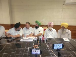 ਚੰਡੀਗੜ੍ਹ ਮੁਹਾਲੀ ਸਰਹੱਦ 'ਤੇ ਲੱਗੇ ਕਿਸਾਨੀ ਮੋਰਚੇ ਦੇ ਤੀਜੇ ਦਿਨ ਮੀਟਿੰਗ ਕਰਕੇ ਅਗਲੀ ਰਣਨੀਤੀ ਤਿਆਰ