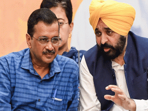 ਮੁੱਖ ਮੰਤਰੀ ਭਗਵੰਤ ਮਾਨ ਅਤੇ ਕੇਜਰੀਵਾਲ ਨੇ ਸੋਮਵਾਰ ਨੂੰ ਗੁਰੂਗ੍ਰਾਮ ਦੀ ਭੌਂਡਸੀ ਜੇਲ੍ਹ ਵਿਚ ਮੰਤਰੀ ਸੰਜੀਵ ਅਰੋੜਾ ਨਾਲ ਕੀਤੀ ਮੁਲਾਕਾਤ