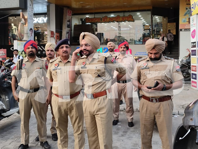 ਲੁਧਿਆਣਾ ‘ਚ ਪੁਲਿਸ ਦਾ ਸਪੈਸ਼ਲ ਐਕਸ਼ਨ ! ਮਾੜੇ ਅਨਸਰਾਂ ‘ਤੇ ਸ਼ਿਕੰਜਾ, ਟ੍ਰੈਫਿਕ ਨਿਯਮ ਤੋੜਨ ਵਾਲਿਆਂ ਦੇ ਕੱਟੇ ਚਲਾਨ
