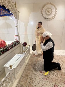 ਅਮਨ ਅਰੋੜਾ ਦੁਬਈ ਦੇ ਗੁਰਦੁਆਰਾ ਨਾਨਕ ਦਰਬਾਰ ਸਾਹਿਬ ਵਿਖੇ ਹੋਏ ਨਤਮਸਤਕ