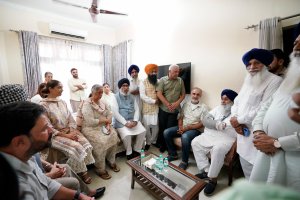 ਸੁਖਬੀਰ ਸਿੰਘ ਬਾਦਲ ਤੇ ਹੋਰ ਰਾਜਸੀ ਆਗੂ ਬਾਜਵਾ ਪਰਿਵਾਰ ਨਾਲ ਦੁੱਖ ਸਾਂਝਾ ਕਰਨ ਪੁੱਜੇ