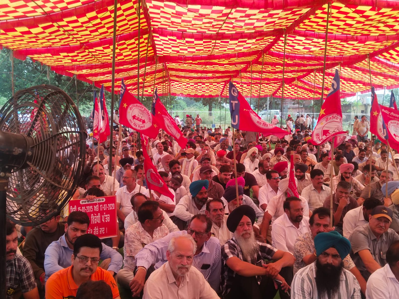 ਕੈਬਨਿਟ ਮੰਤਰੀ ਕਟਾਰੂਚੱਕ ਦੀ ਕੋਠੀ ਦਾ ਕਰਮਚਾਰੀਆਂ ਤੇ ਪੈਨਸ਼ਨਰਾਂ ਵਲੋਂ ਘਿਰਾਓ