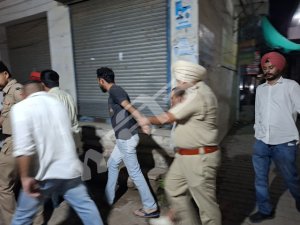 ਘਰ ਵਿਚ ਵੱਡੇ ਪੱਧਰ ’ਤੇ ਚੱਲ ਰਿਹਾ ਸੀ ਸੱਟੇ ਦਾ ਕਾਰੋਬਾਰ, ਦਰਜਨ ਦੇ ਕਰੀਬ ਕਾਬੂ