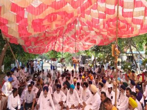 ਲਗਾਤਾਰ ਲੱਗ ਰਹੇ ਬਿਜਲੀ ਕੱਟਾਂ ਦੇ ਵਿਰੋਧ 'ਚ ਸ਼੍ਰੋਮਣੀ ਅਕਾਲੀ ਦਲ (ਬ) ਵਲੋਂ ਪ੍ਰਦਰਸ਼ਨ