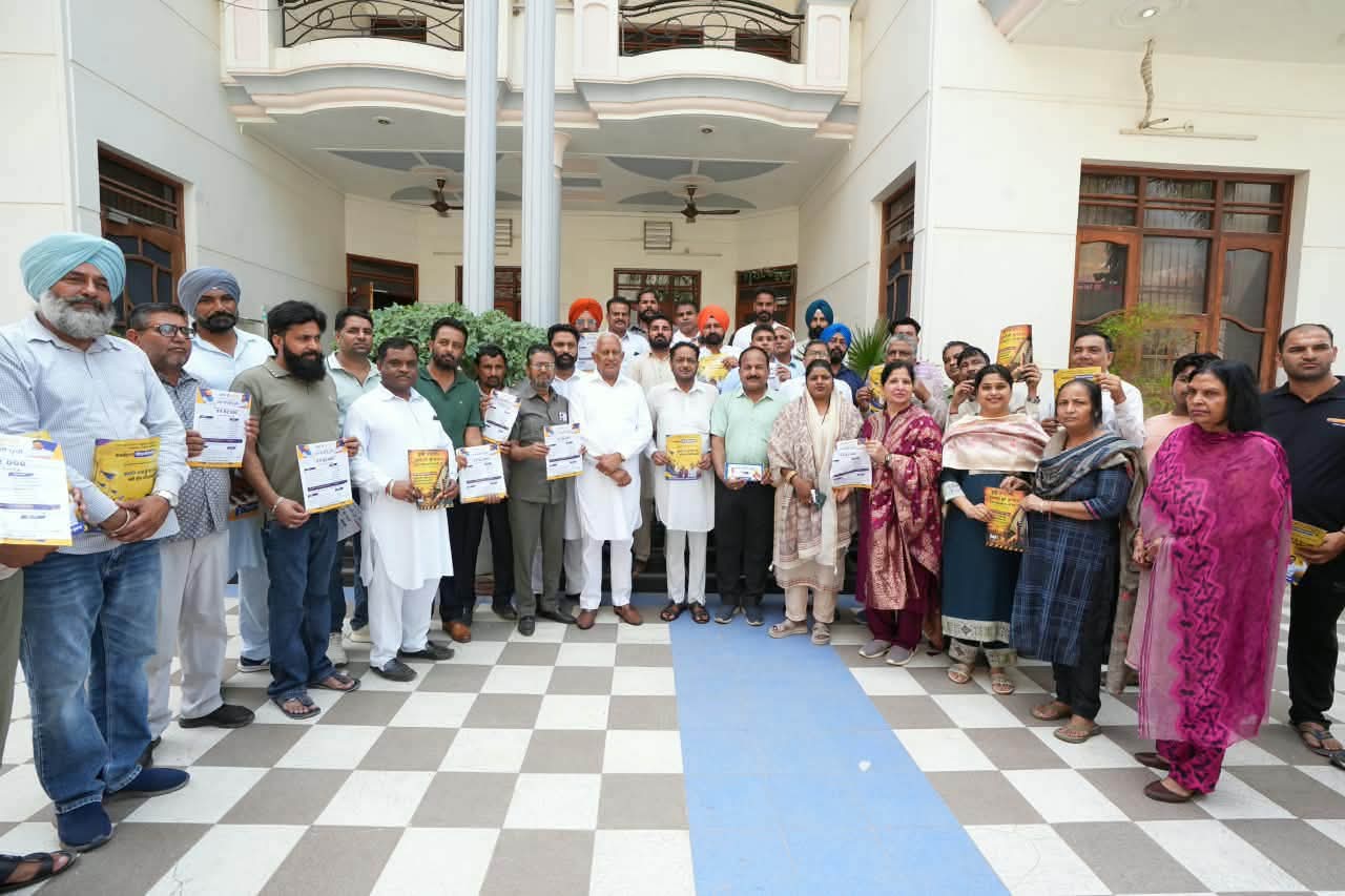 ਬਰਿੰਦਰ ਗੋਇਲ ਵਲੋਂ ਜਨ ਸੰਪਰਕ ਮੁਹਿੰਮ ਤਹਿਤ ਘਰ-ਘਰ ਜਾ ਕੇ ਲੋਕਾਂ ਨਾਲ਼ ਮੁਲਾਕਾਤ