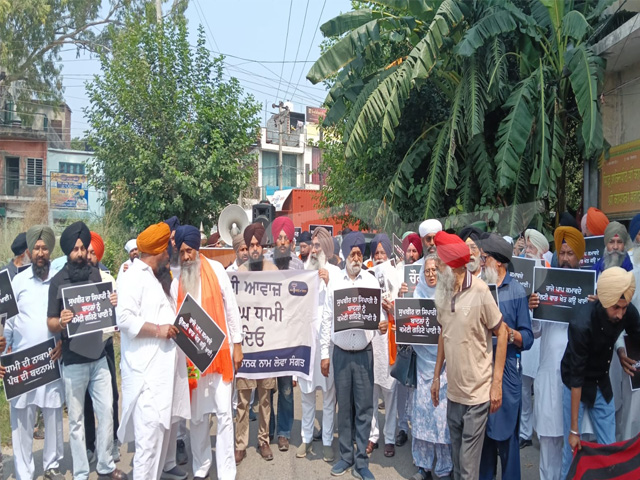 ਪੰਜ ਸਿੱਖ ਜਥੇਬੰਦੀਆਂ ਦੇ 51 ਮੈਂਬਰੀ ਜਥੇ ਨੇ ਸ਼੍ਰੋਮਣੀ ਕਮੇਟੀ ਦੇ ਪ੍ਰਧਾਨ ਧਾਮੀ ਦੇ ਘਰ ਦਾ ਘਿਰਾਓ ਕਰਕੇ ਕੀਤੀ ਅਸਤੀਫ਼ੇ ਦੀ ਮੰਗ