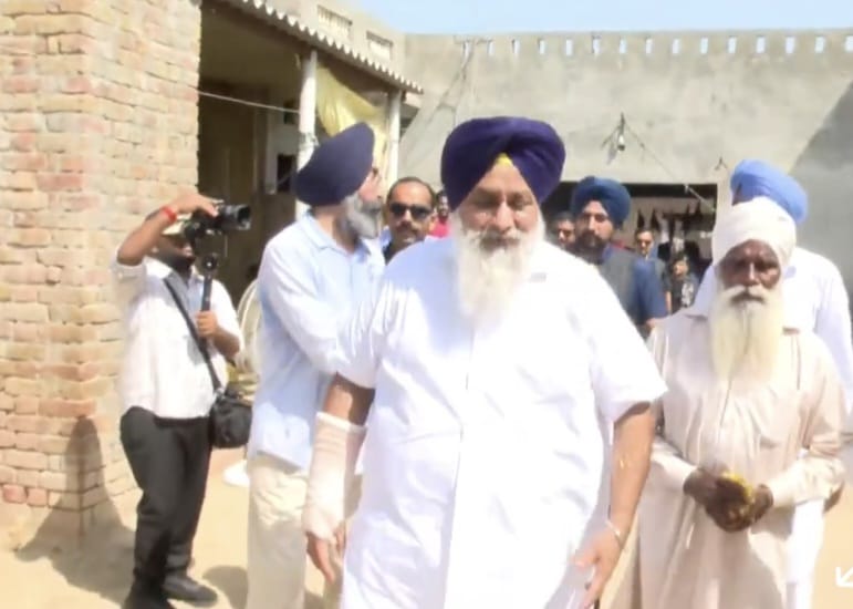 ਸ਼੍ਰੋਮਣੀ ਅਕਾਲੀ ਦਲ (ਬ) ਦੇ ਪ੍ਰਧਾਨ ਸੁਖਬੀਰ ਸਿੰਘ ਬਾਦਲ ਡੋਰ ਟੂ ਡੋਰ ਮੁਹਿੰਮ ਤਹਿਤ ਦੋਦਾ ਵਿਖੇ ਪਹੁੰਚੇ
