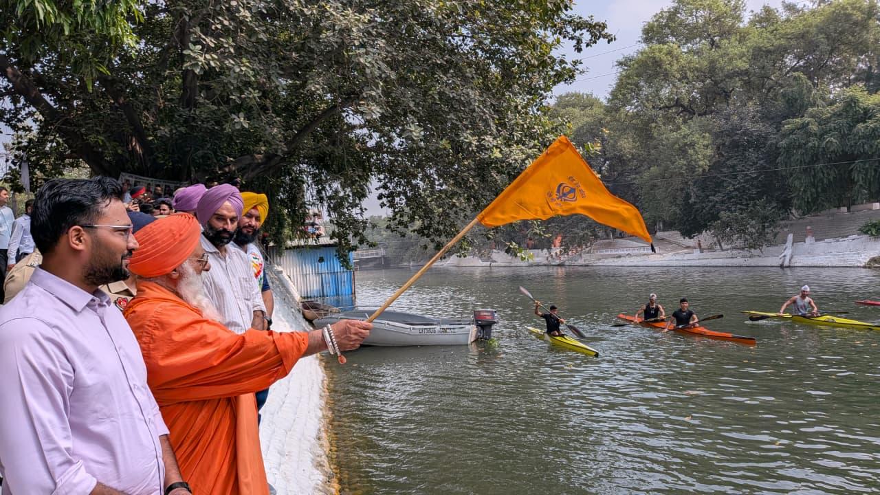 ਖੇਡਾਂ ਵਤਨ ਪੰਜਾਬ ਦੀਆਂ ਤਹਿਤ ਸੁਲਤਾਨਪੁਰ ਲੋਧੀ ਵਿਖੇ ਪਵਿੱਤਰ ਵੇਈਂ ਨਦੀ ਵਿਚ ਕਿਸ਼ਤੀ ਮੁਕਾਬਲੇ ਸ਼ੁਰੂ ਹੋਏ
