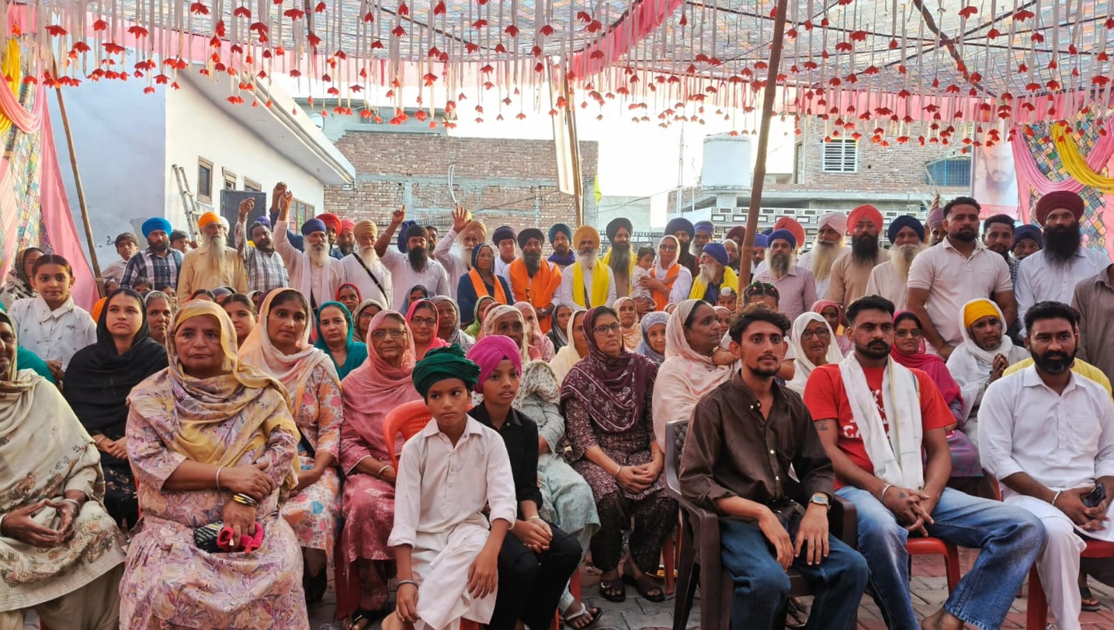 ਪਿੰਡ ਵੈਰੋਕੇ ਦੇ ਸੈਂਕੜੇ ਪਰਿਵਾਰ ਰਵਾਇਤੀ ਪਾਰਟੀਆਂ ਛੱਡ ਕੇ ‘ਅਕਾਲੀ ਦਲ ਵਾਰਿਸ ਪੰਜਾਬ ਦੇ’ ਵਿਚ ਹੋਏ ਸ਼ਾਮਿਲ