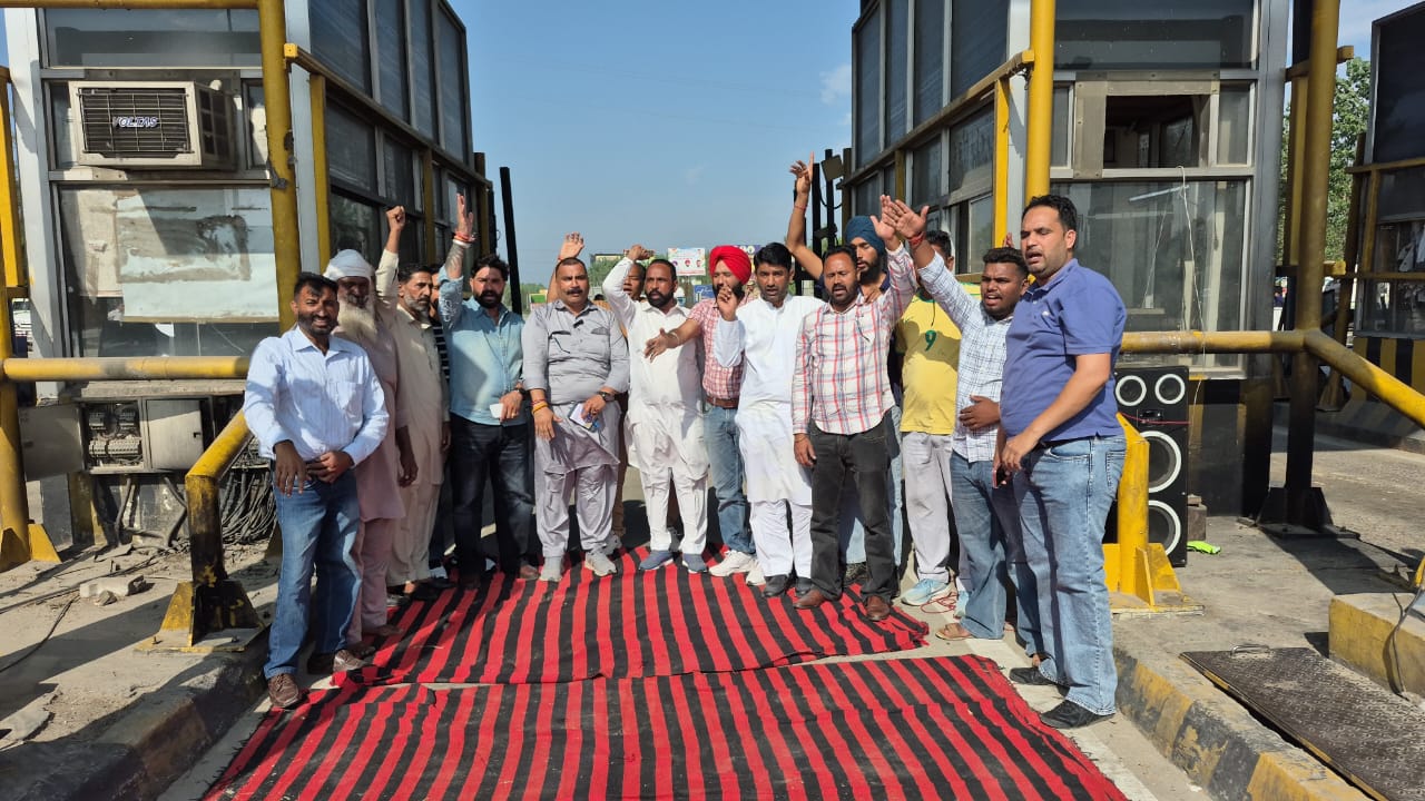 ਬਛੂਆ ਟੋਲ ਪਲਾਜੇ ਤੇ ਜਥੇਬੰਦੀਆਂ ਵੱਲੋਂ ਦਿੱਤਾ ਧਰਨਾ