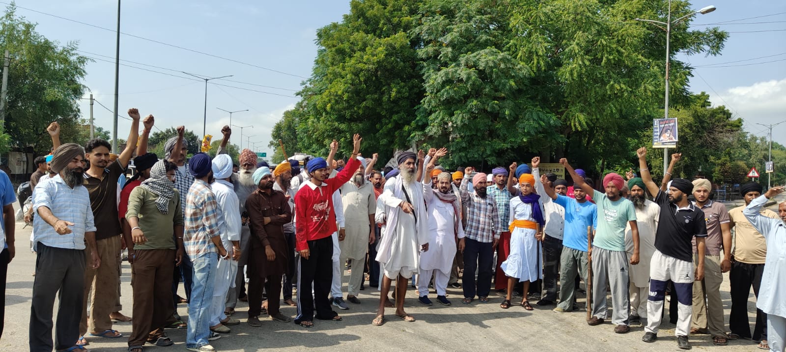 ਸਤਿਗੁਰੂ ਰਵਿਦਾਸ ਚੌਂਕ ਚ ਭੜਕੇ ਲੋਕਾਂ ਵੱਲੋਂ ਪੰਜਾਬ ਸਰਕਾਰ ਖ਼ਿਲਾਫ਼ ਨਾਅਰੇਬਾਜ਼ੀ
