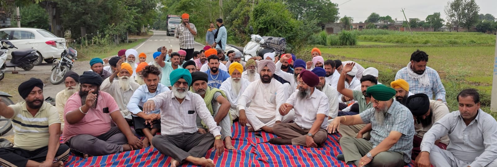 ਪੰਜਾਬ ਬੰਦ ਦੌਰਾਨ ਪਿੰਡ ਭੀਲੋਵਾਲ ਦਾ ਮੇਨ ਰੋਡ ਸੱਚਰ ਦੀ ਅਗਵਾਈ 'ਚ ਧਰਨਾ ਲਾ ਕੇ ਜਾਮ ਕੀਤਾ