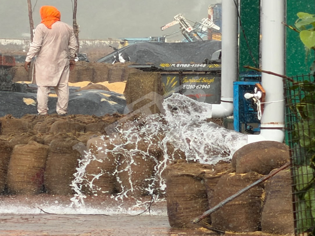 ਭਾਰੀ ਮੀਂਹ ਤੇ ਗੜ੍ਹੇਮਾਰੀ ਨੇ ਕਿਸਾਨਾਂ ਦੀ ਫ਼ਸਲ ਕੀਤੀ ਬਰਬਾਦ, ਦਾਣਾ ਮੰਡੀ ਚ ਵੀ ਭਰਿਆ ਪਾਣੀ