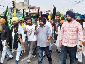 ਪਰਵਿੰਦਰ ਸਿੰਘ ਝੋਟਾ ਹੱਤਿਆ ਕਾਂਡ ਦੇ ਰੋਸ ਵਜੋਂ ਭੋਗਪੁਰ ਮੁਕੰਮਲ ਬੰਦ, ਵੱਖ-ਵੱਖ ਜਥੇਬੰਦੀਆਂ ਵੱਲੋਂ ਰੋਸ ਮਾਰਚ