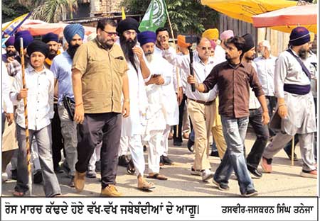 ਪਰਵਿੰਦਰ ਸਿੰਘ ਝੋਟਾ ਕਤਲ ਮਾਮਲੇ ’ਚ ਇਨਸਾਫ਼ ਦੀ ਮੰਗ ਨੂੰ ਲੈ ਕੇ ਫ਼ਾਜ਼ਿਲਕਾ ’ਚ ਰੋਸ ਪ੍ਰਦਰਸ਼ਨ
