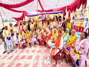 ਸੈਂਕੜੇ ਪਰਿਵਾਰ ਰਵਾਇਤੀ ਪਾਰਟੀਆਂ ਛੱਡ ‘ਅਕਾਲੀ ਦਲ ਵਾਰਿਸ ਪੰਜਾਬ ਦੇ’ ਚ ਸ਼ਾਮਿਲ