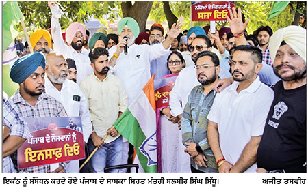 ਬਲਬੀਰ ਸਿੰਘ ਸਿੱਧੂ ਦੀ ਅਗਵਾਈ ਹੇਠ ਮੁਹਾਲੀ ਵਿਖੇ ਨਸ਼ਿਆਂ ਵਿਰੁੱਧ ਵਿਸ਼ਾਲ ਮੋਟਰਸਾਈਕਲ ਰੈਲੀ ‘ਯੁੱਧ ਨਸ਼ਿਆਂ ਵਿਰੁੱਧ’ ਮੁਹਿੰਮ ਨੂੰ ਦੱਸਿਆ ਪੂਰੀ ਤਰ੍ਹਾਂ ਫੇਲ੍ਹ